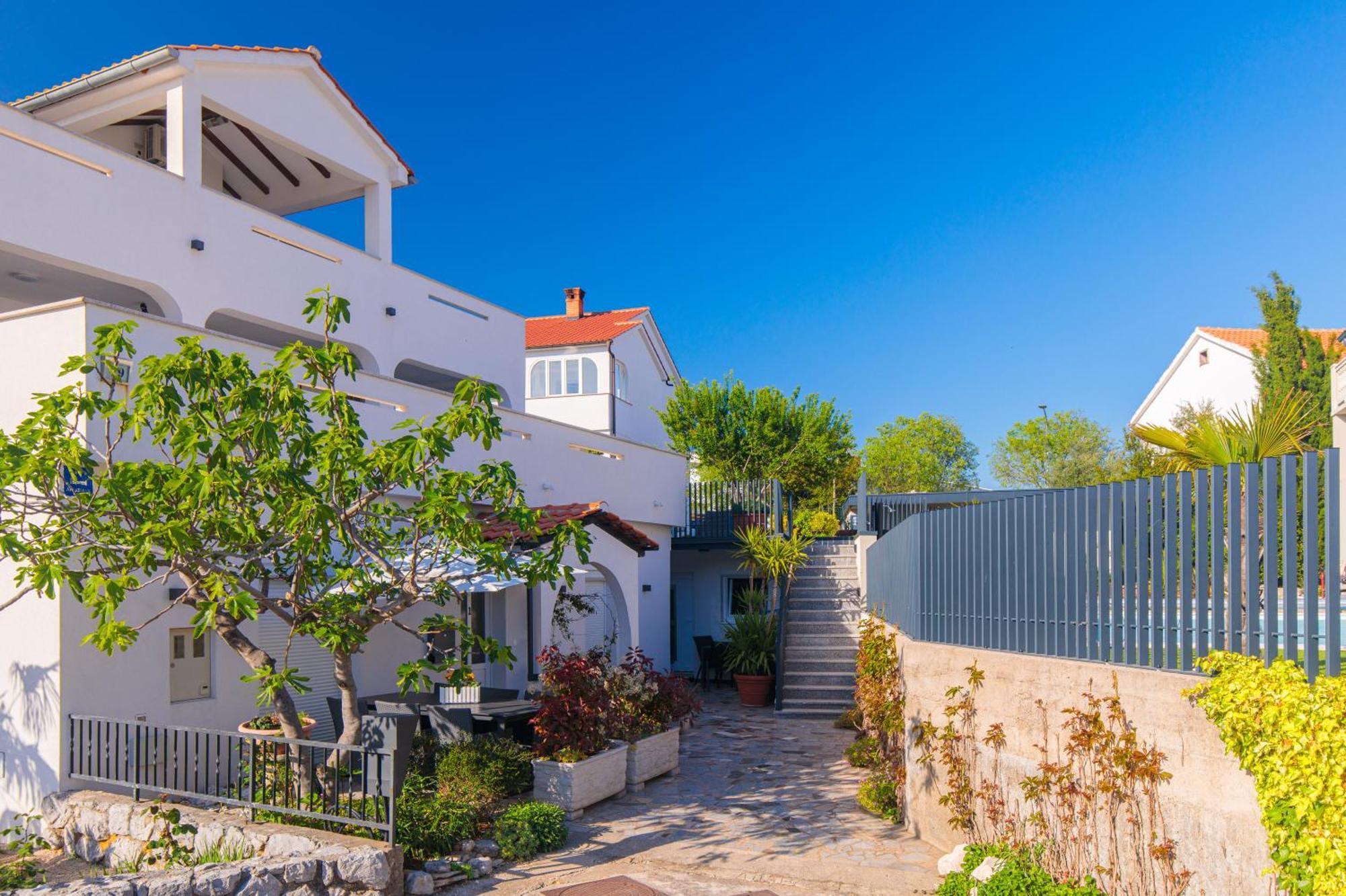 Apartment House Lijan Krk Town Exterior photo